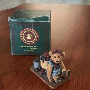 Boyds Bears Bailey in the orchard